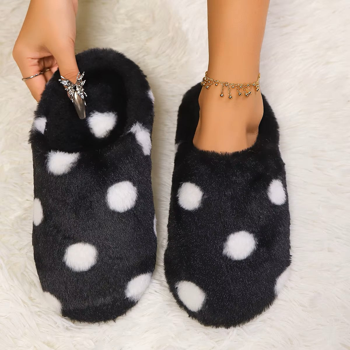 Pantoufles Femme - CozyWarmSlippers™ - Noir à Pois Blancs