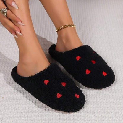 Pantoufles Femme - CozyWarmSlippers™ - Noir à Cœurs Rouges