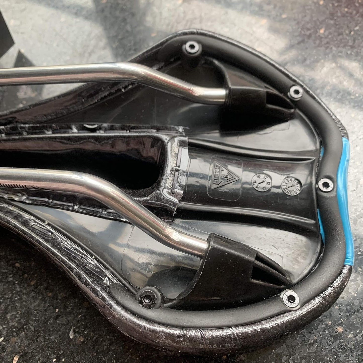 Selle de Vélo - BicycleSaddle™ - Fibre de carbone Bleu