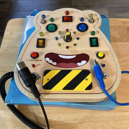 Tableau Montessori - BusyBoardCircuit™ - Visage